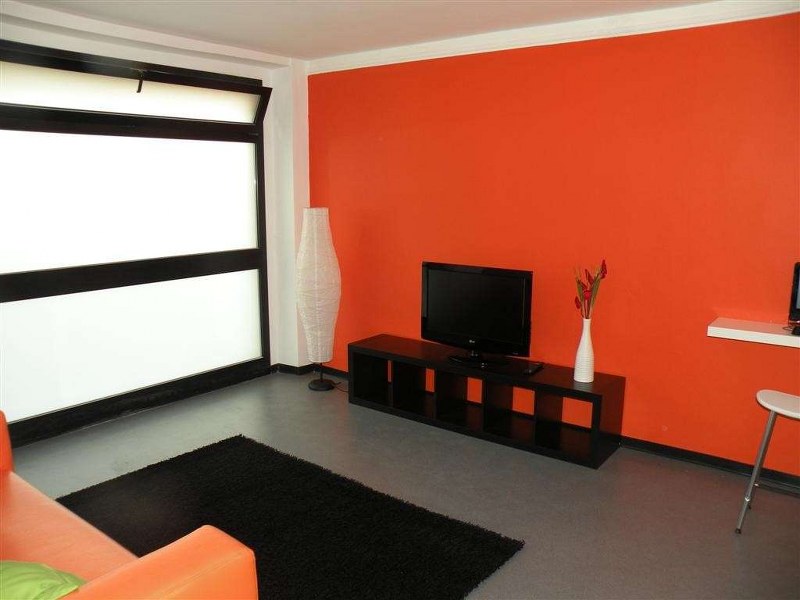 parete arancione